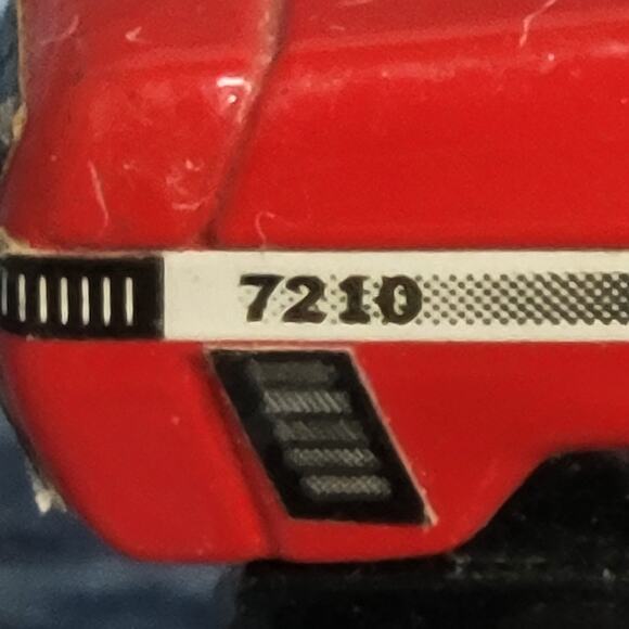 Vintage 1/64 scale Ertl Case IH 7210 die-cast tractor red/black - Picture 2 of 7